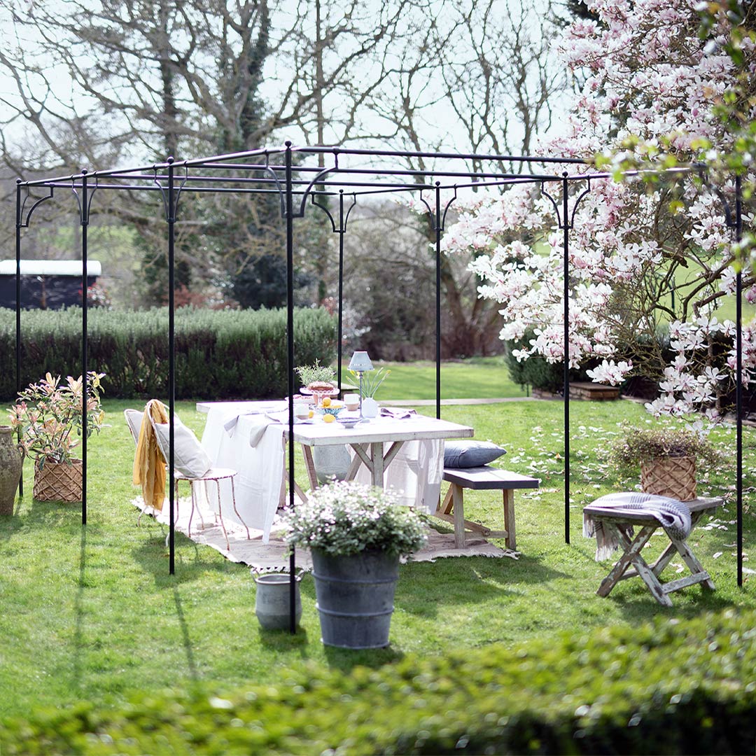 Agriframes Provence Pergola, perfect outdoor dining