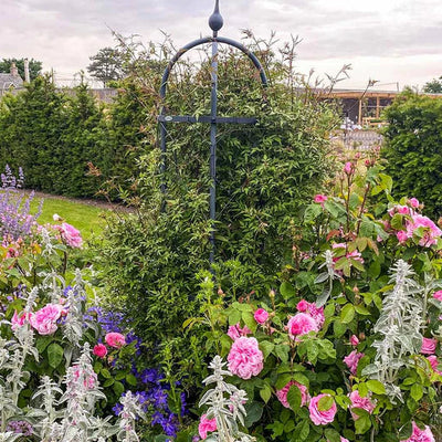 How To Choose The Right Obelisk For Your Garden
