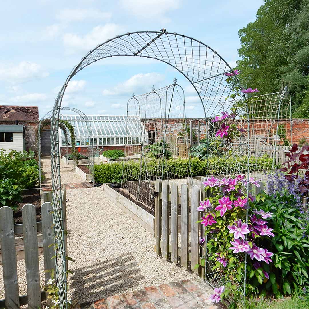 elegance-round-arch-with-kitchen-garden-in-the-background