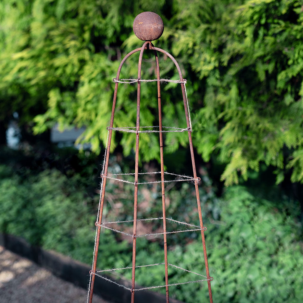 Elegance Jute Strung Obelisk in Rustic close up