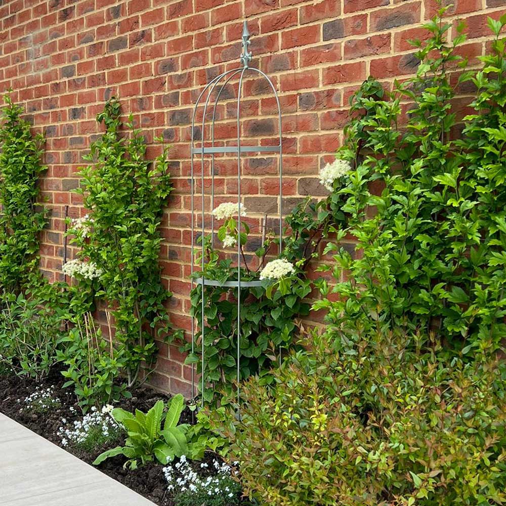 half-obelisk-on-red-brick-wall