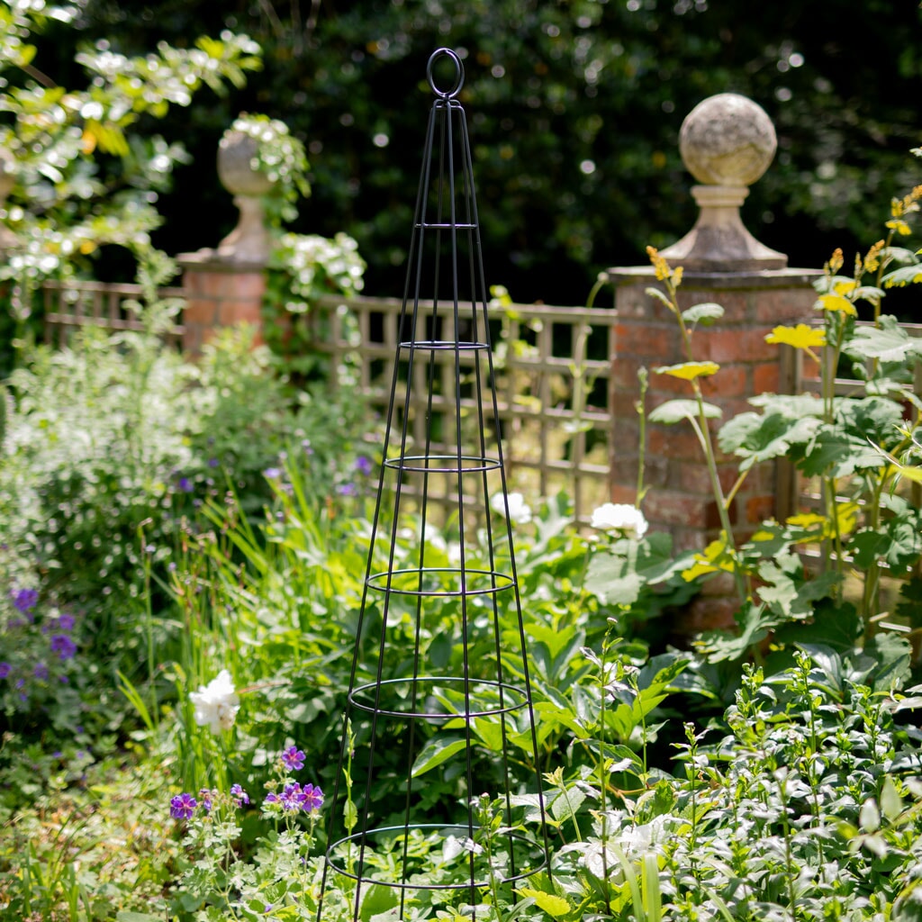 Salisbury Obelisk in Black in garden