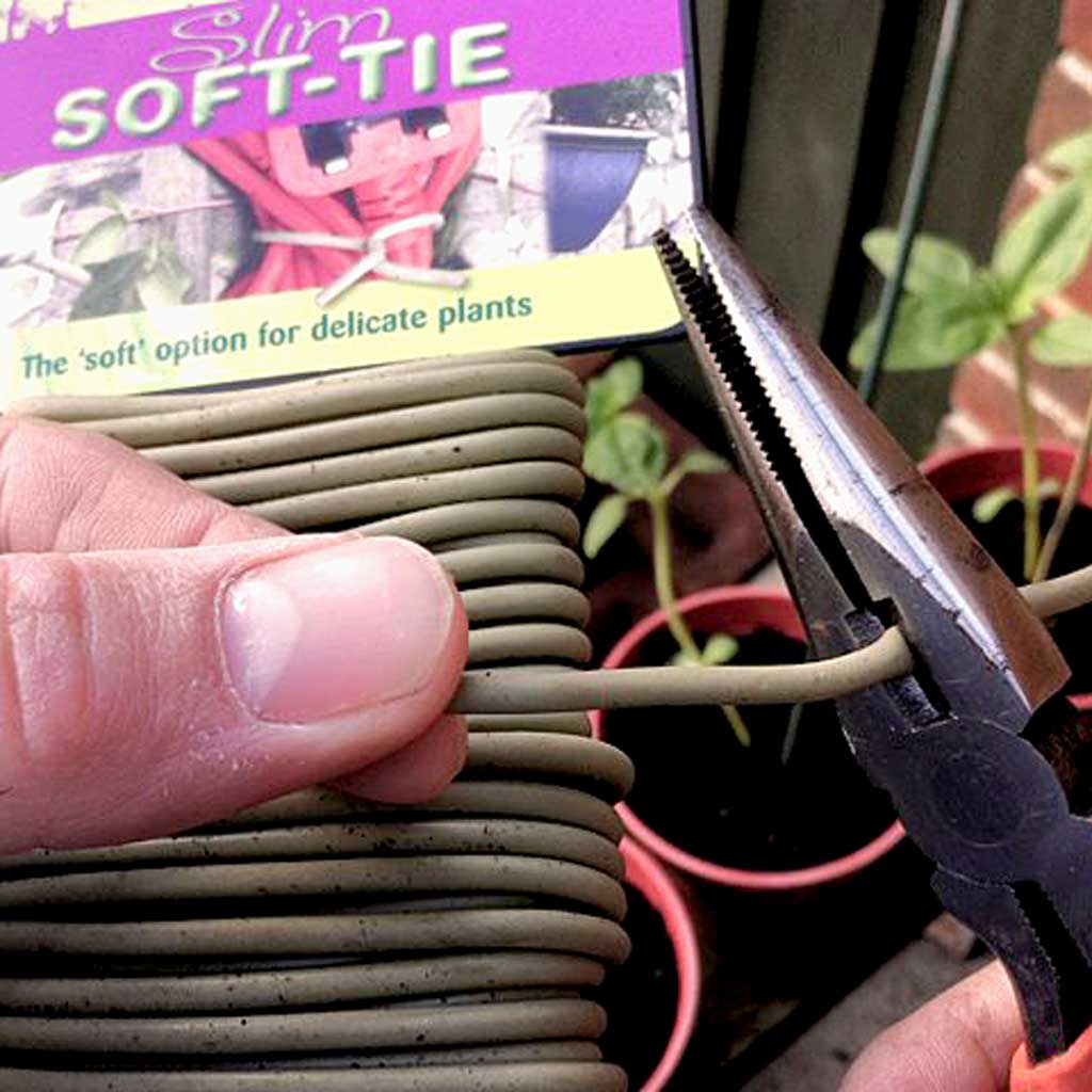 haxnicks-slim-soft-tie-being-cut- agriframes