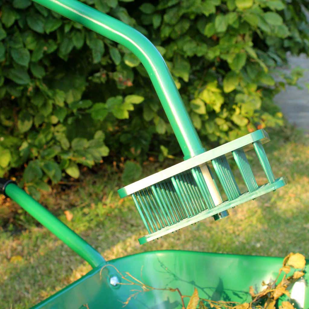 leaf-picker-in-use- haxnicks agriframes