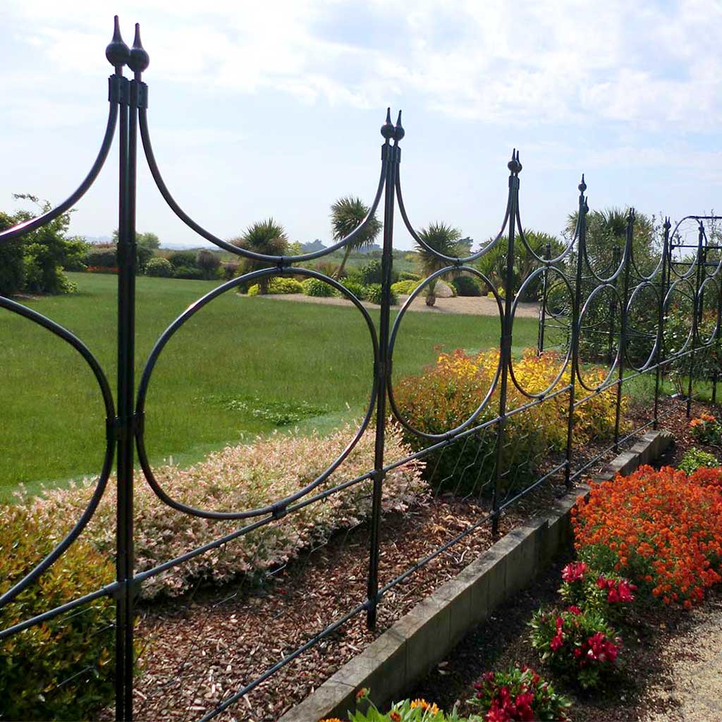 Oval Screen | Garden Screens | Agriframes