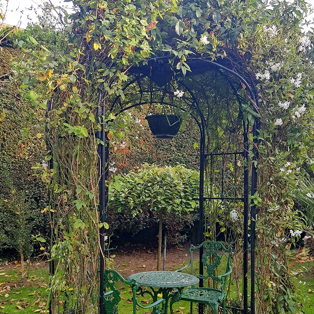 round_gazebo wide with table agriframes